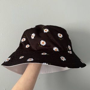 Alice + Olivia FFF Reversible Daisy Bucket Hat